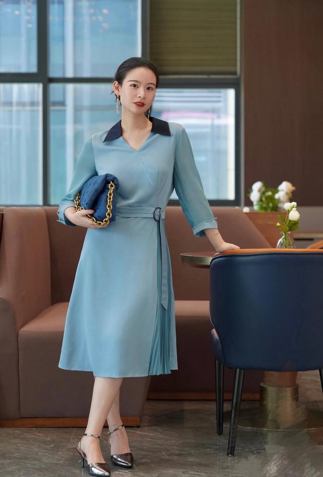 35岁的女人要怎么穿衣打扮才适合呢?