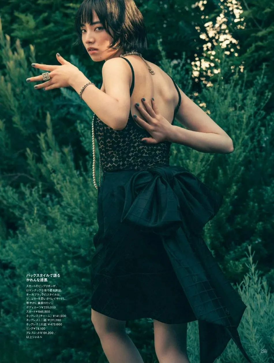 日本女星小松菜奈最新写真超美！魔鬼身材太性感妖艳