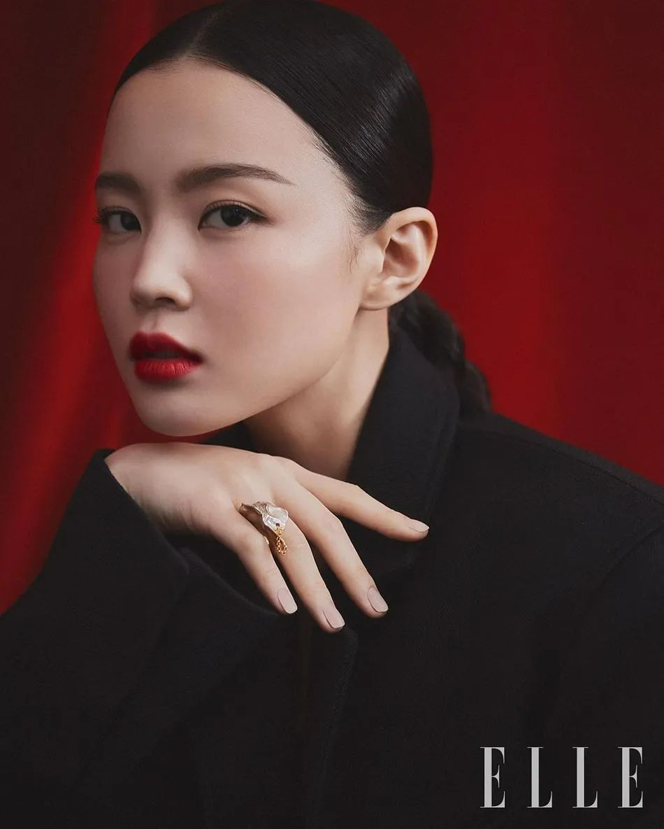 韩国女星李遐怡美妆写真图片!雪肤玉貌太性感