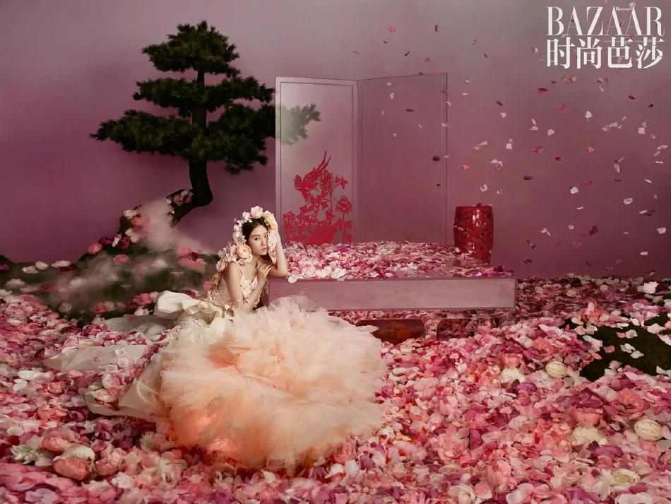 刘诗诗牡丹花间大片灿若春华！肤白貌美清新脱俗