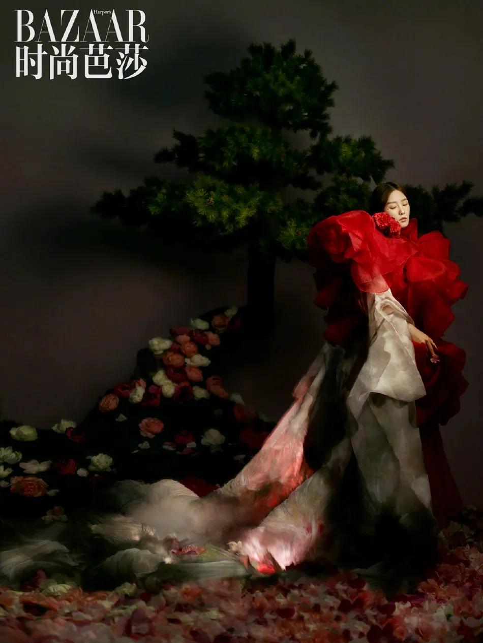 刘诗诗牡丹花间大片灿若春华！肤白貌美清新脱俗