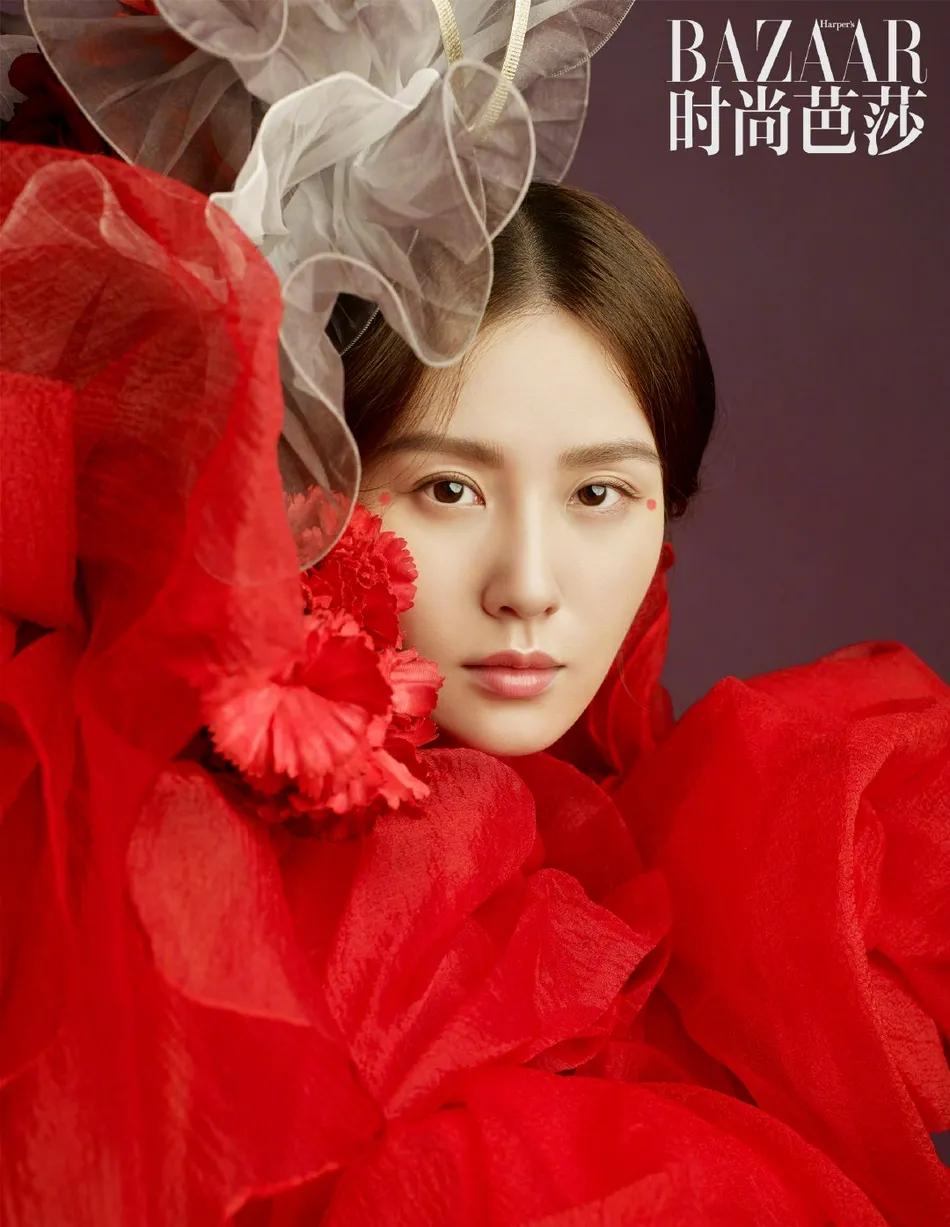 刘诗诗牡丹花间大片灿若春华！肤白貌美清新脱俗