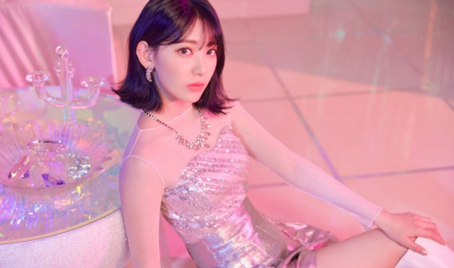 日本女星宫胁咲良最新杂志美图!浓妆艳抹又纯又欲