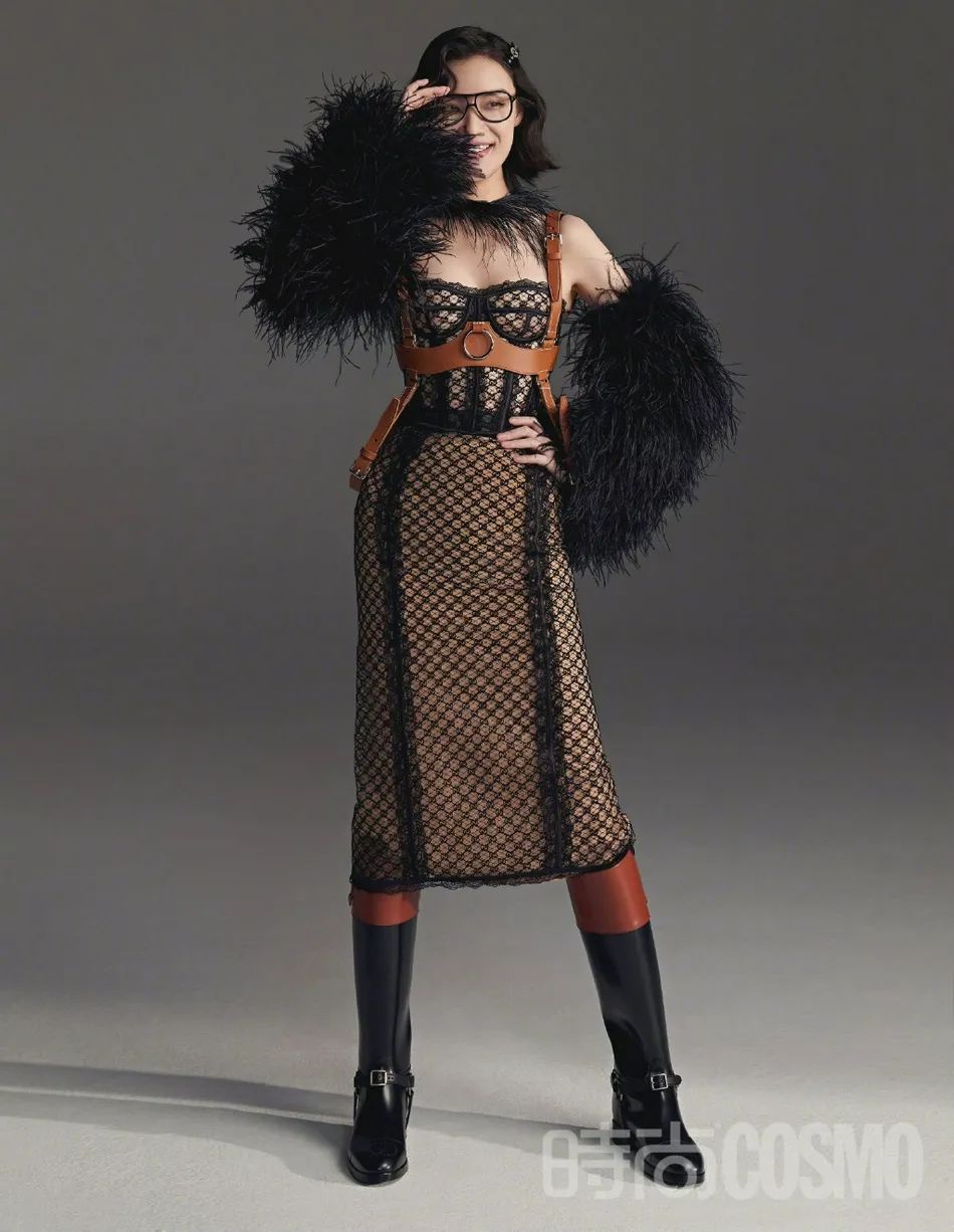 倪妮登时尚杂志封面超英姿飒爽!雪肤玉貌性感美艳