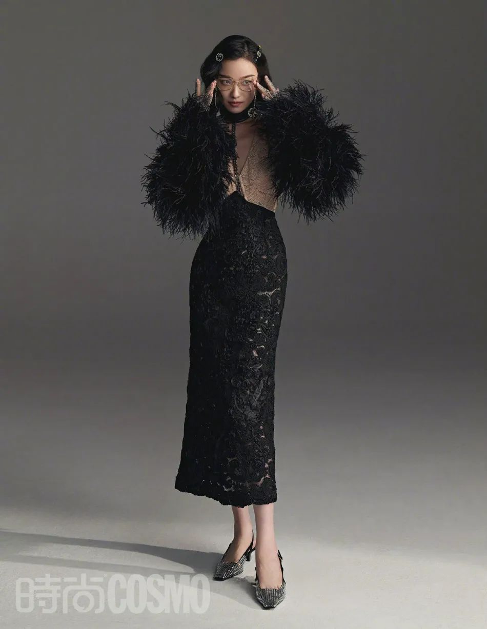 倪妮登时尚杂志封面超英姿飒爽!雪肤玉貌性感美艳