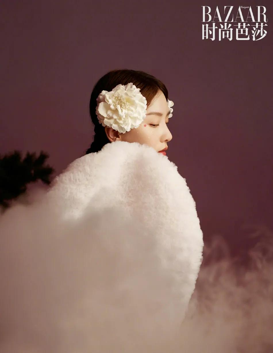 刘诗诗牡丹花间大片灿若春华！肤白貌美清新脱俗