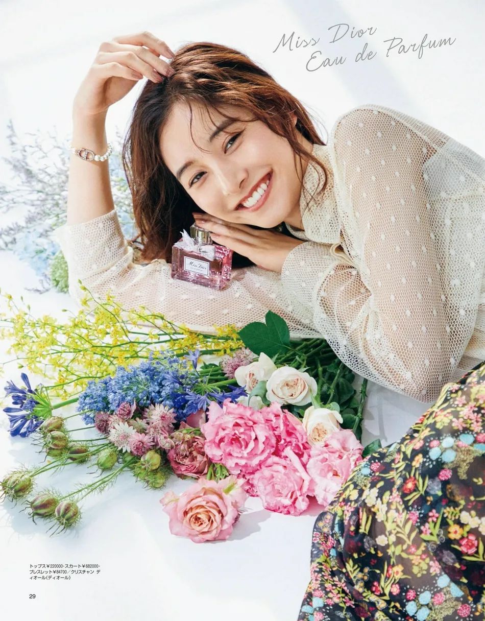 日本女星新木优子最新杂志写真!肤白貌美性感又俏丽