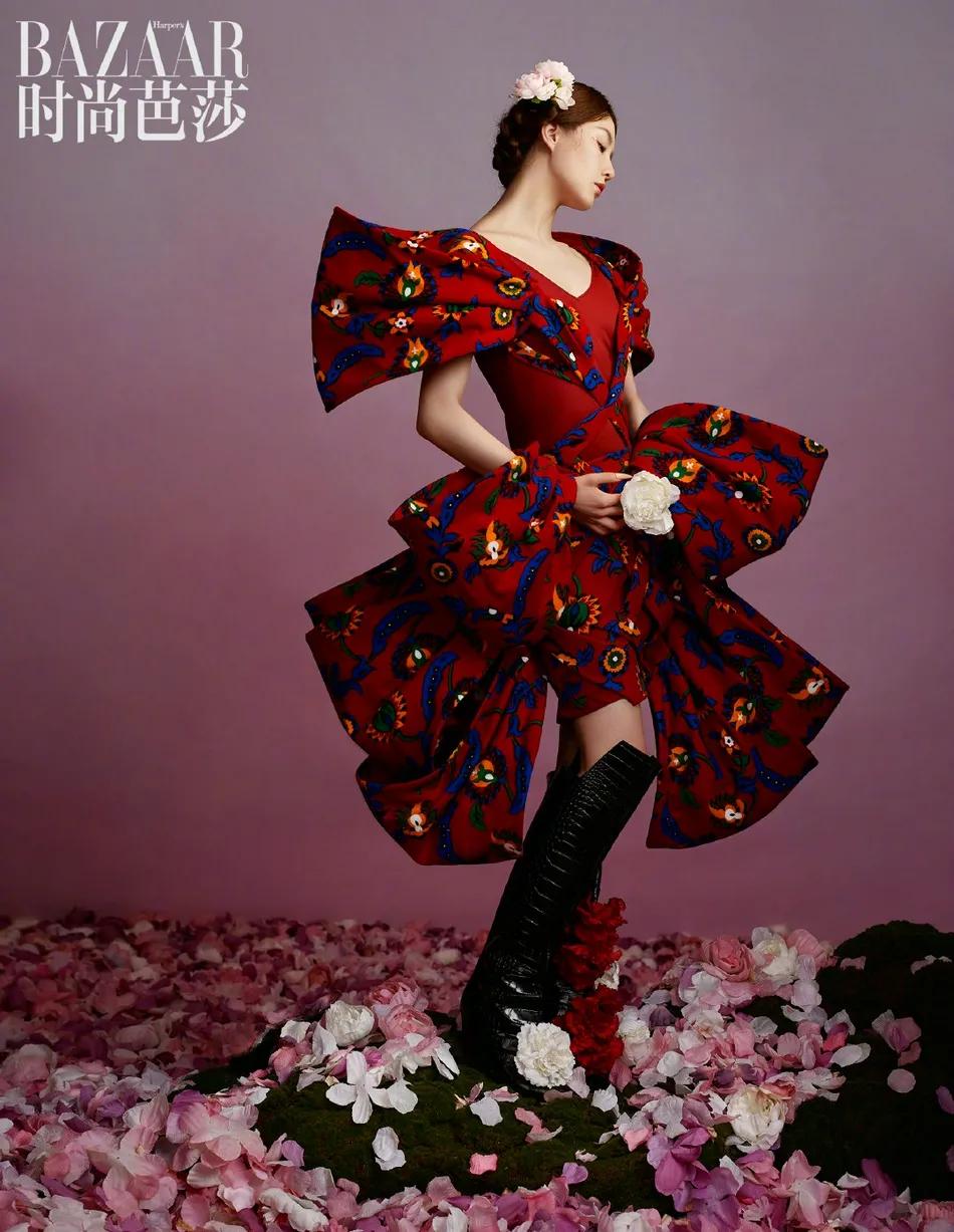 刘诗诗牡丹花间大片灿若春华！肤白貌美清新脱俗