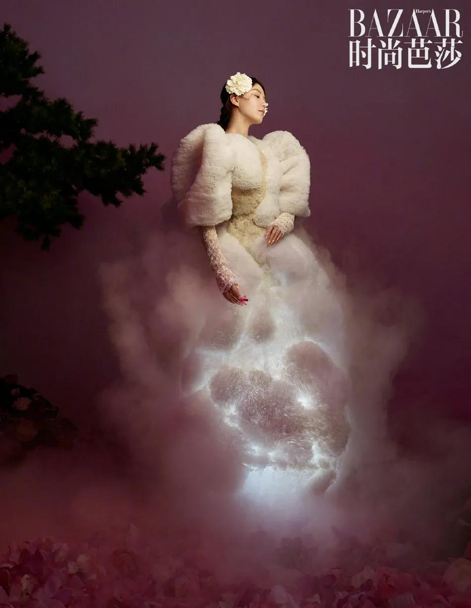 刘诗诗牡丹花间大片灿若春华！肤白貌美清新脱俗