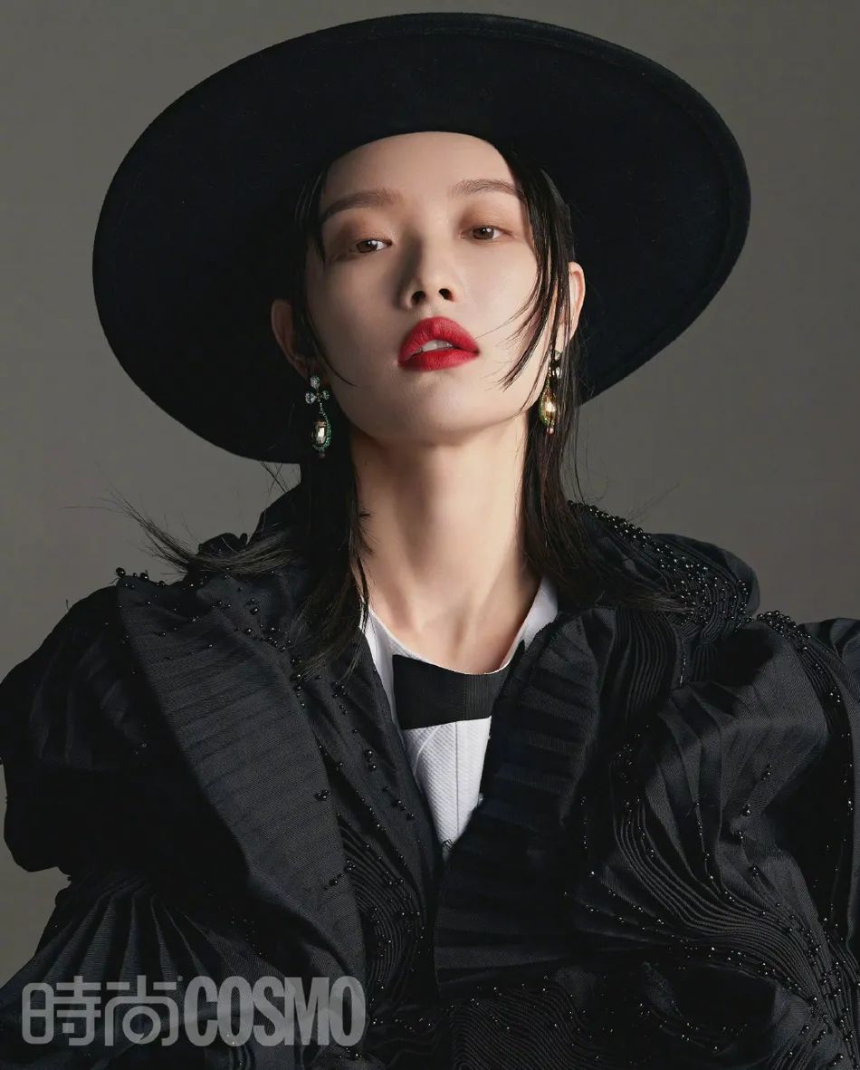 倪妮登时尚杂志封面超英姿飒爽!雪肤玉貌性感美艳