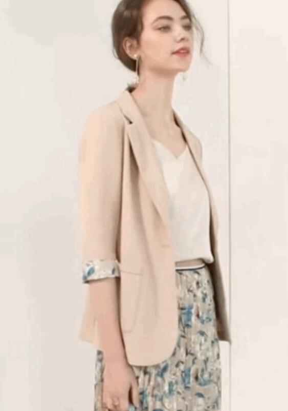 西装搭配半裙,内搭什么好看?