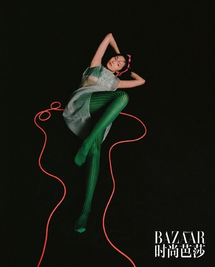 雎晓雯黑色蕾丝长裙时尚芭莎艺术图片写真