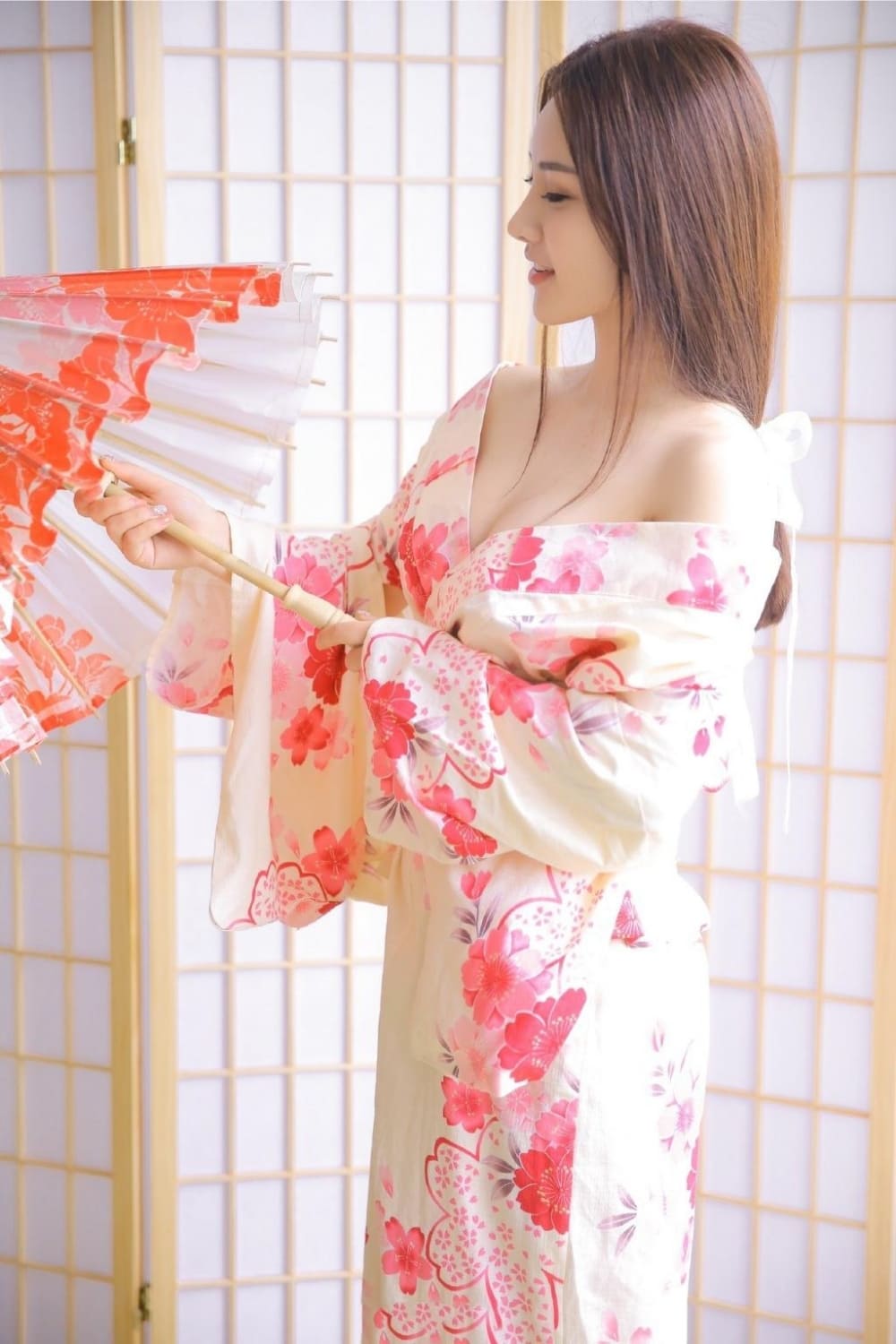 气质穿日本和服美女香肩外露妖艳图片写真