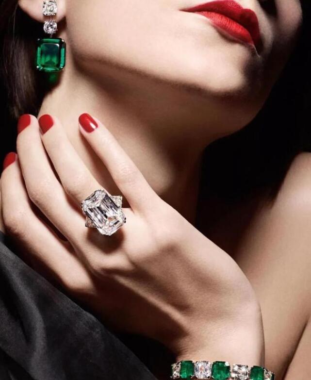 30-45岁的女性怎么打扮自己才能更时尚更有气质?