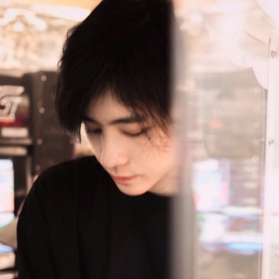 大型大巴车最后一排被轮流围观 我差点被吓死了