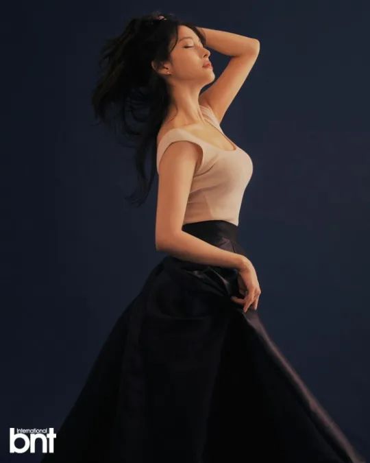 韩国女星朴奎利时尚杂志超美写真!精致优雅