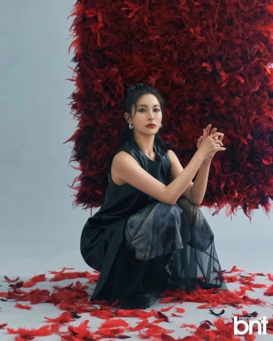 韩国女星朴奎利时尚杂志超美写真!精致优雅