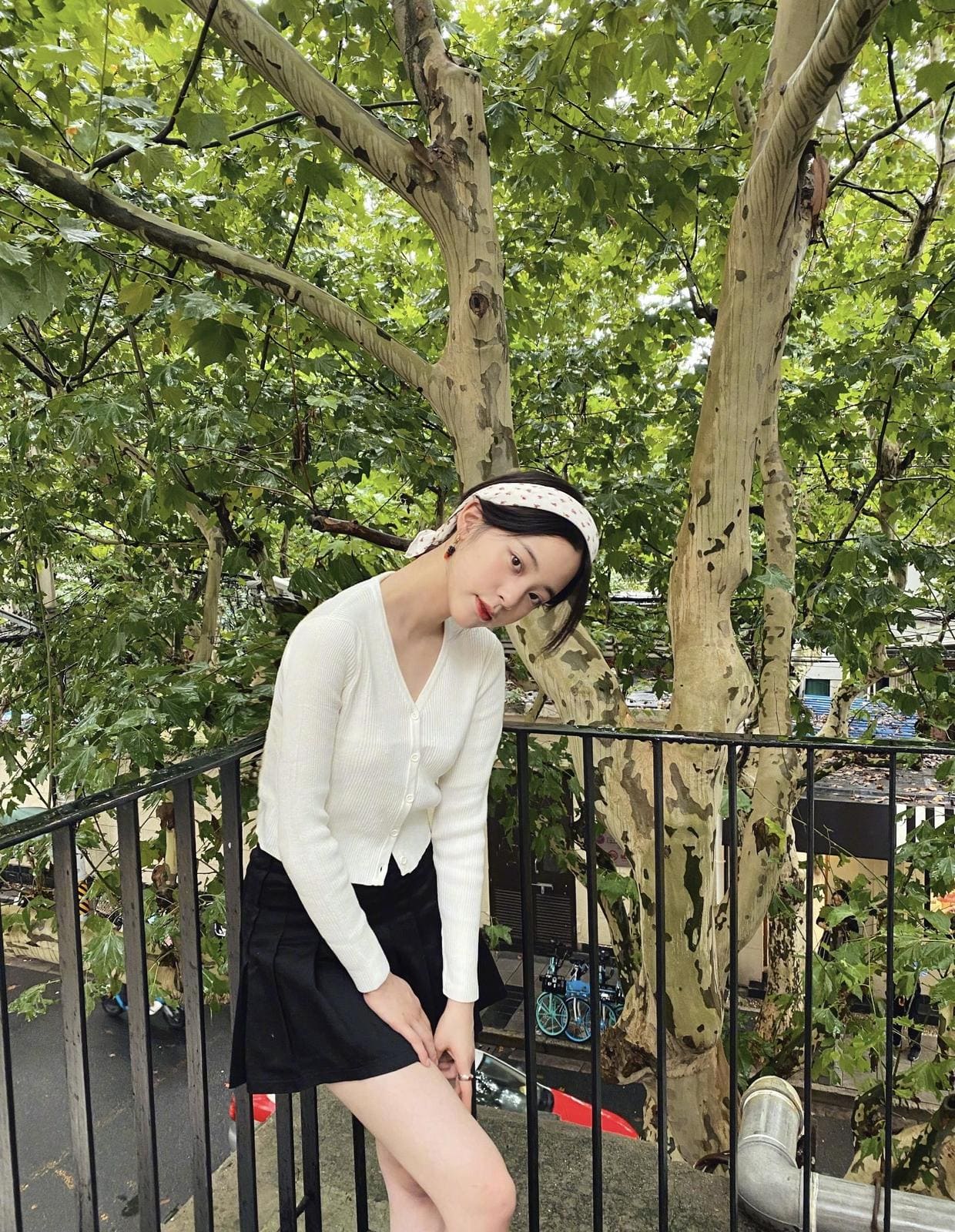 欧阳娜娜穿黑色镂空裙高贵精致,气质感真绝了