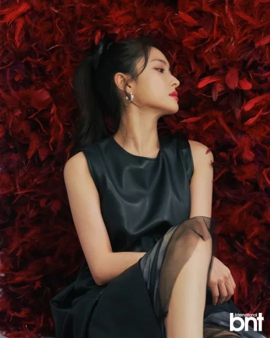 韩国女星朴奎利时尚杂志超美写真!精致优雅