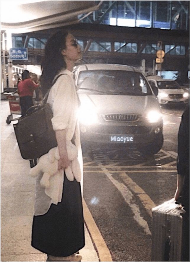 倪妮这个美背氛围感绝了，越来越漂亮了！