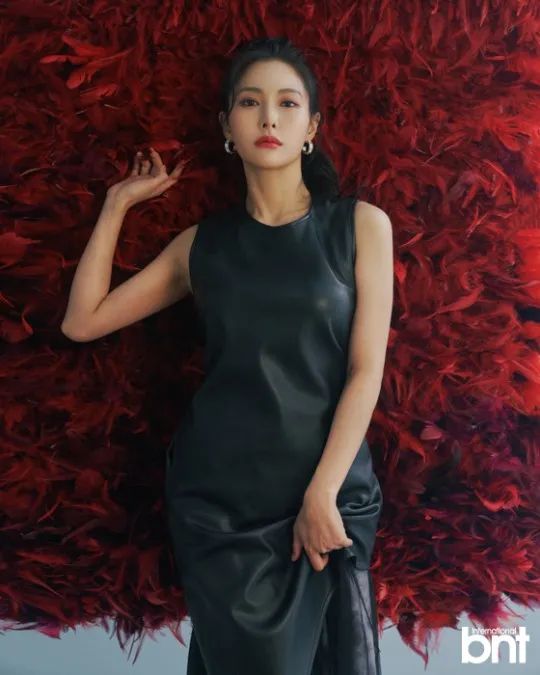 韩国女星朴奎利时尚杂志超美写真!精致优雅