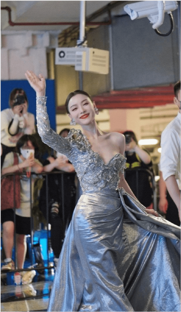 倪妮这个美背氛围感绝了，越来越漂亮了！