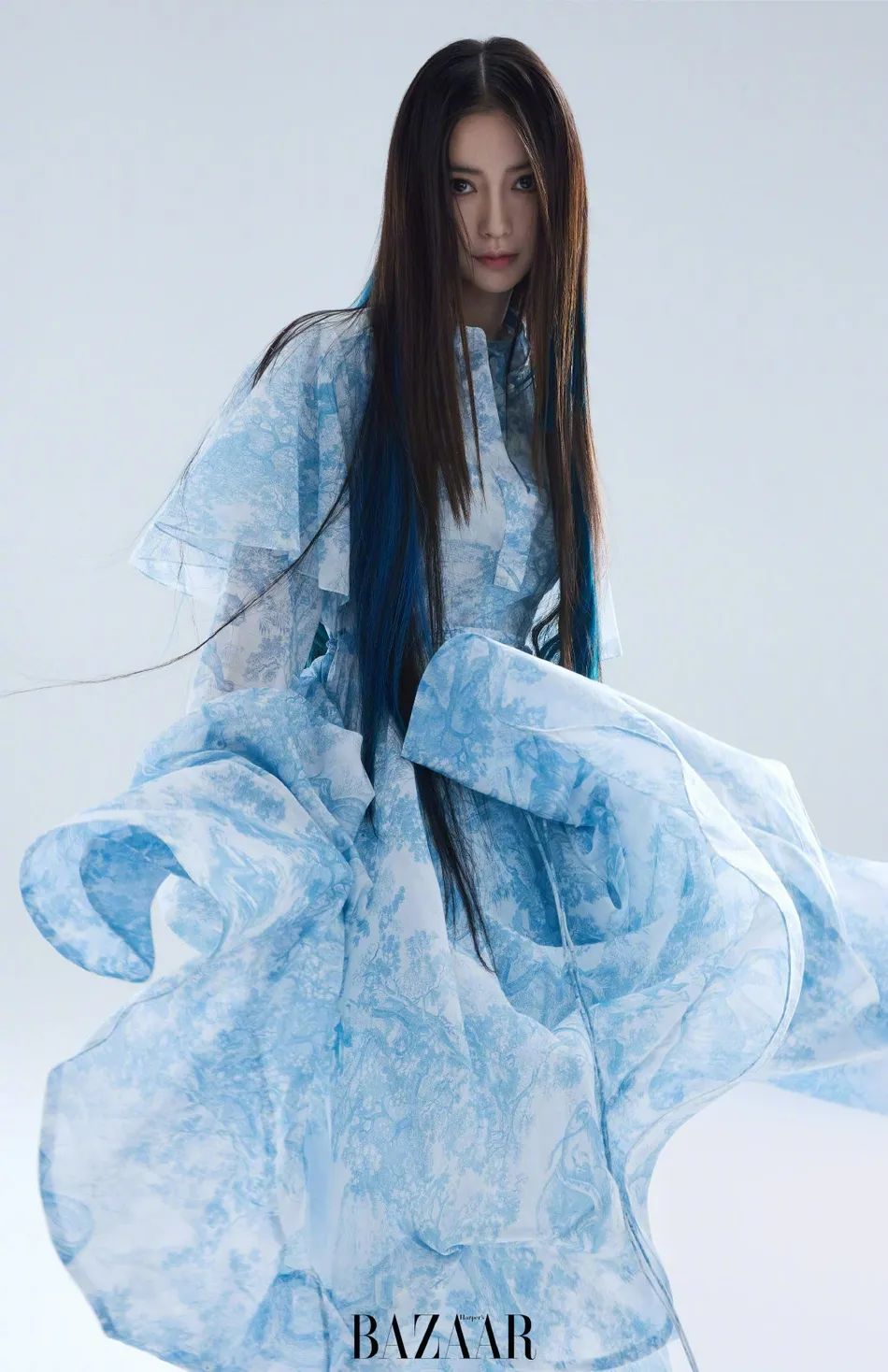 杨颖酷美大片靓丽多姿!浓妆艳抹魔鬼身材性感妩媚