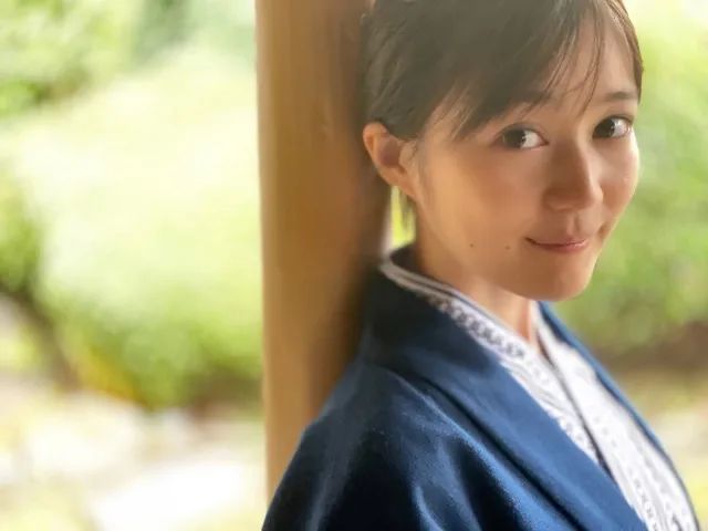 日本女星生田绘梨花温泉浴衣美图!笑容甜美,魅力十足。