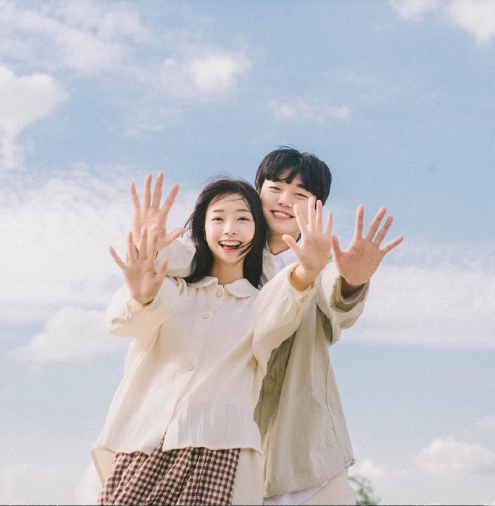 外公抱着妈妈一起去了医院 我真怕他生气