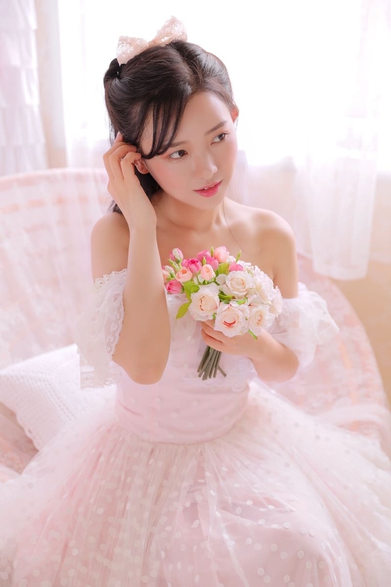 纯欲风美女粉色内衣性感撩人养眼写真私房照