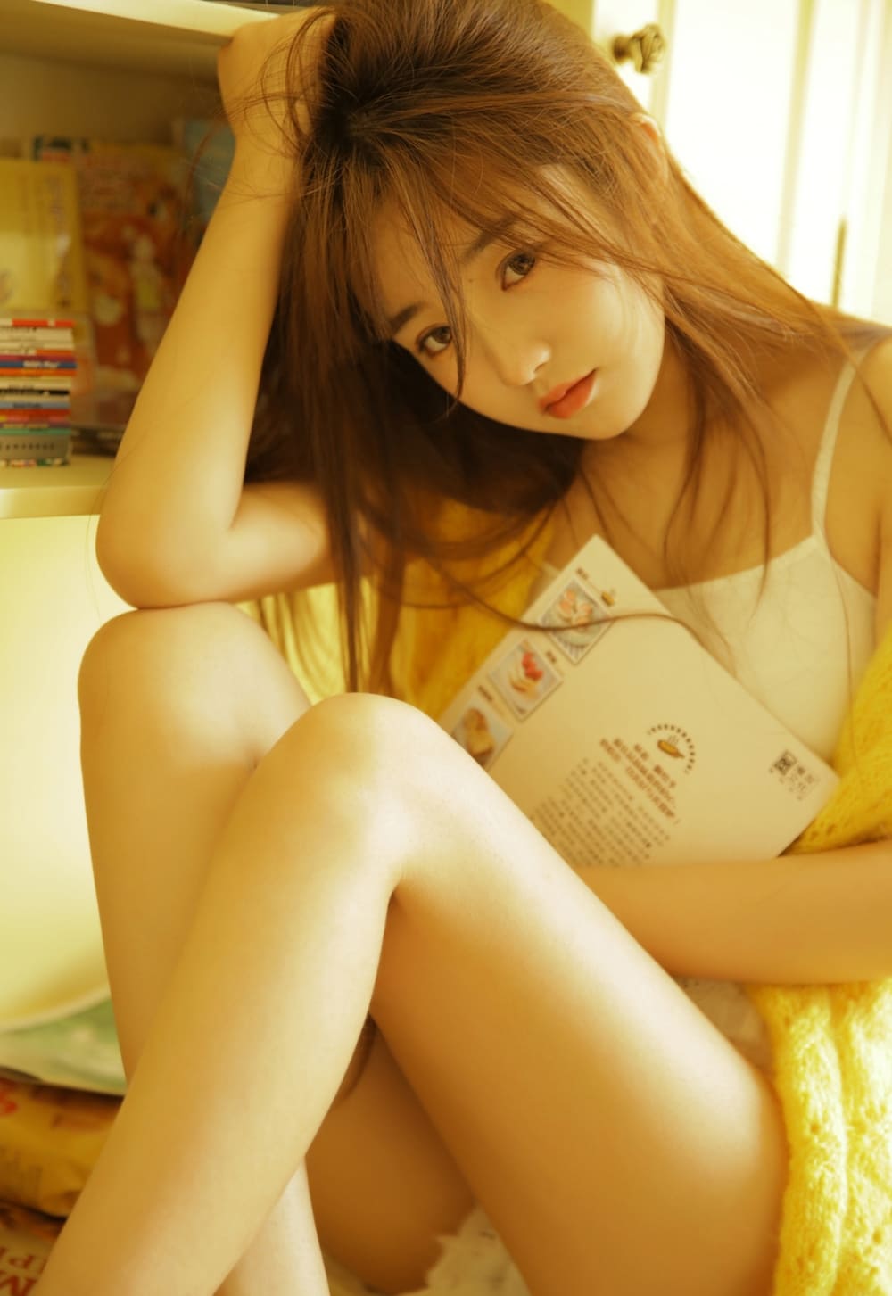 氛围感美女眼神迷离妩媚写真图片