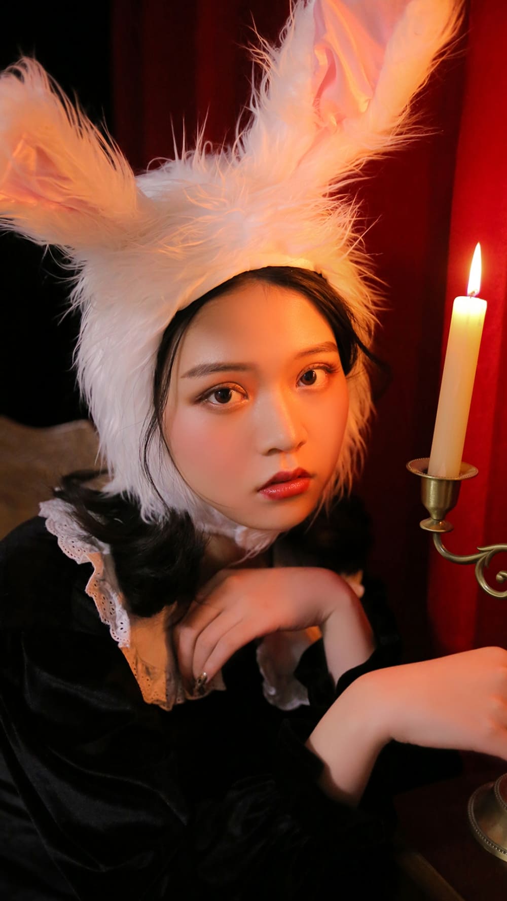 嘟嘟唇美女粉色女仆装暗黑风写真图片