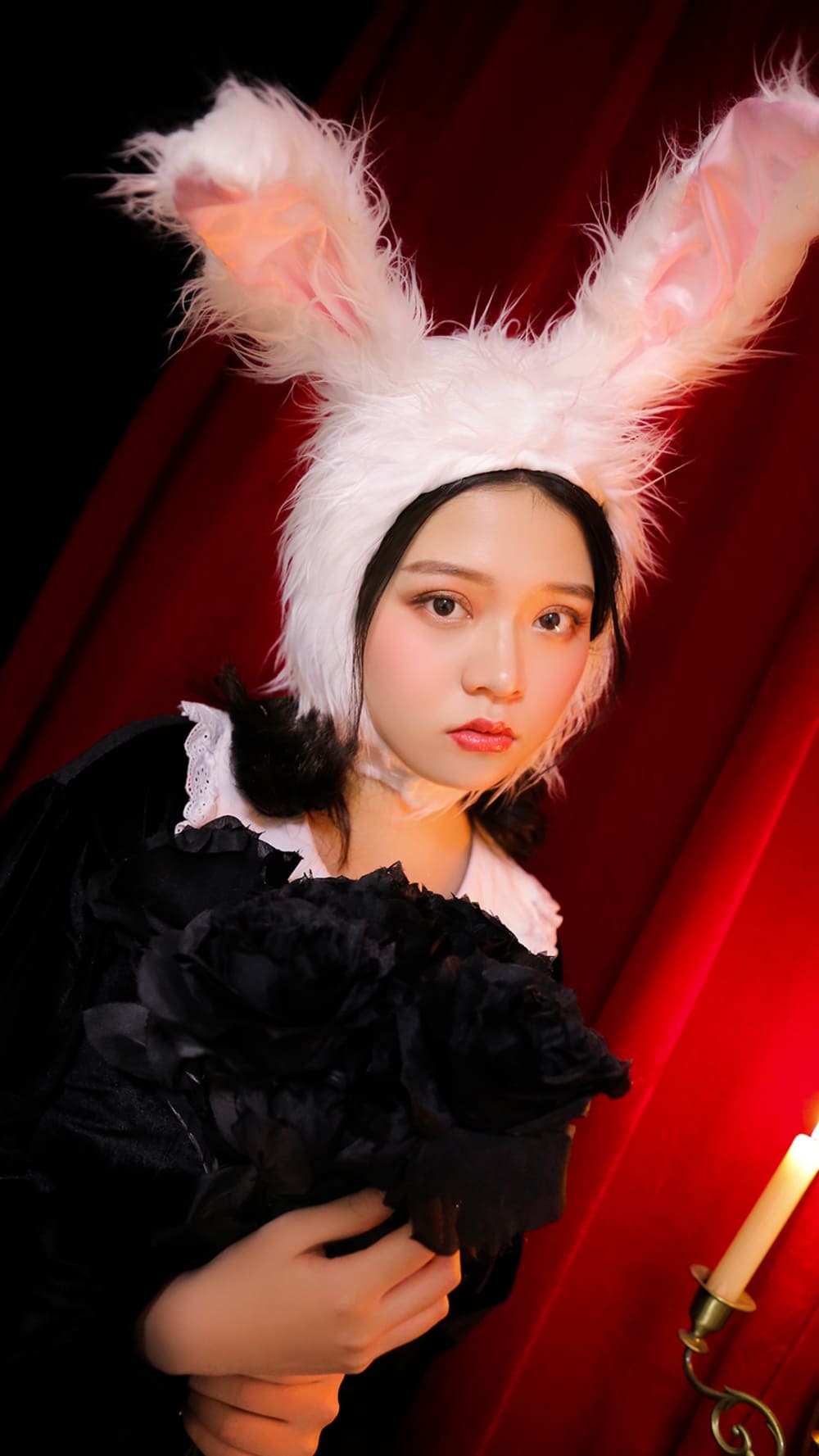 嘟嘟唇美女粉色女仆装暗黑风写真图片