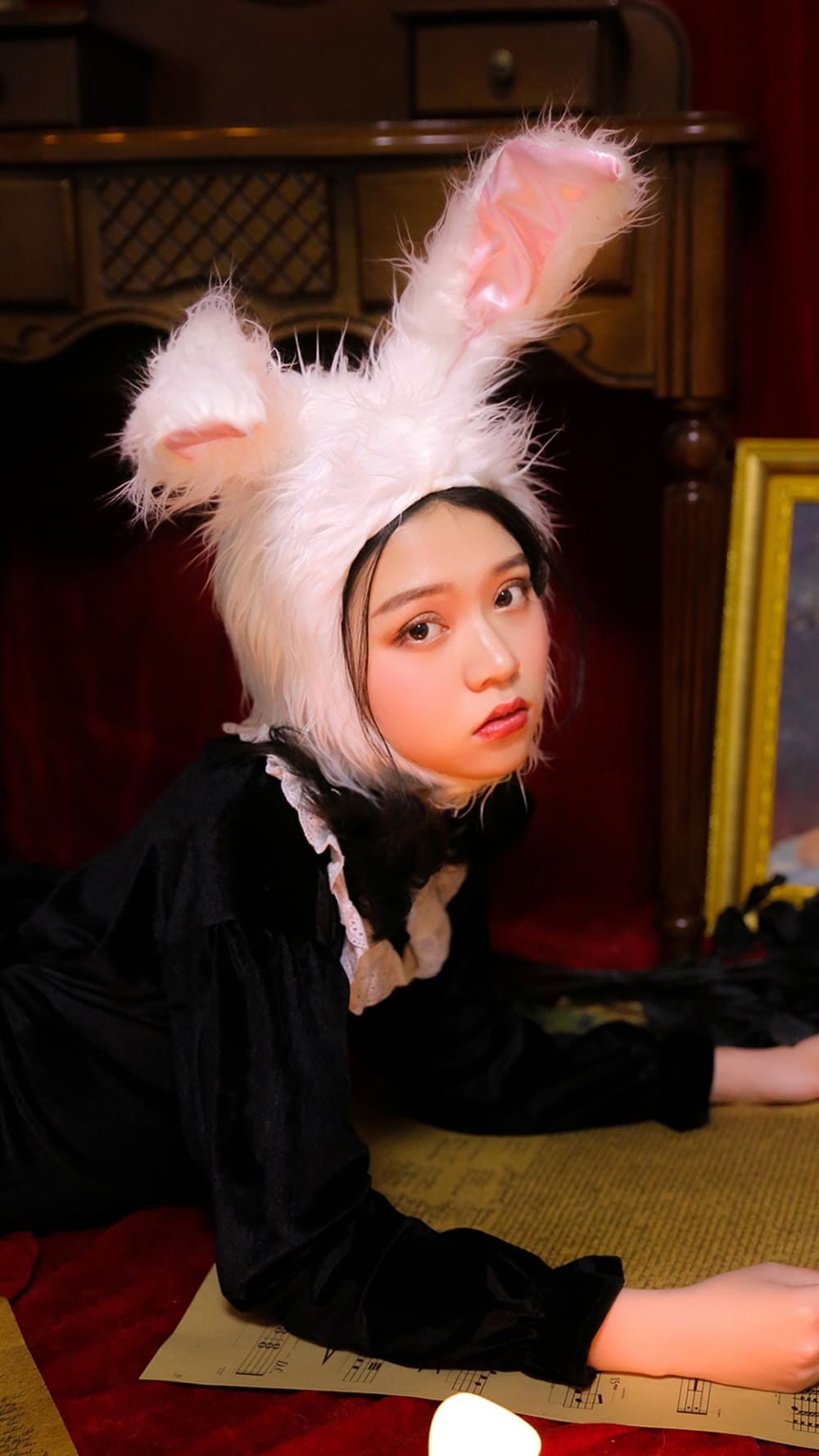 嘟嘟唇美女粉色女仆装暗黑风写真图片