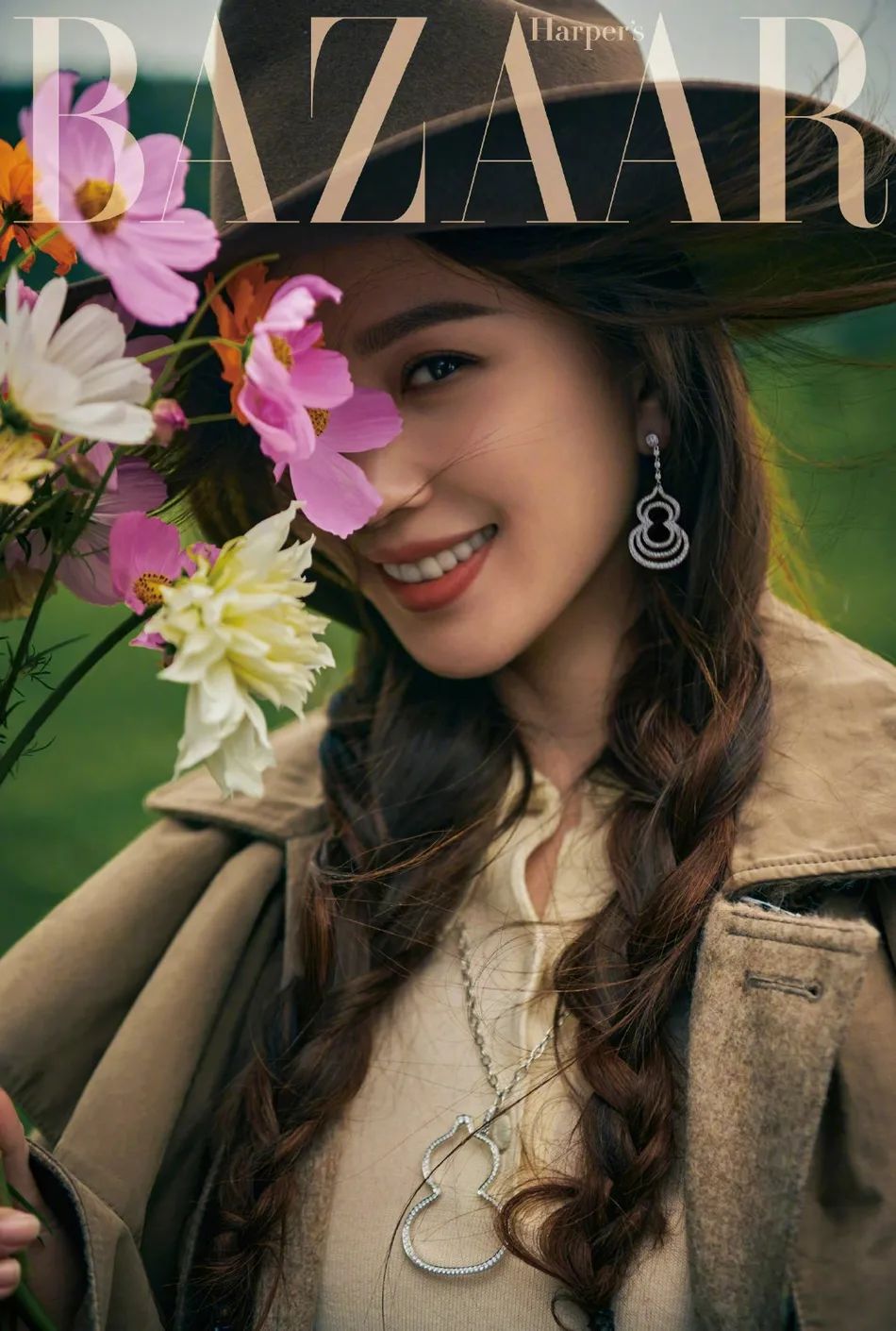 刘诗诗牛仔帽配长裙造型造型惊艳,飒爽柔美好气质!