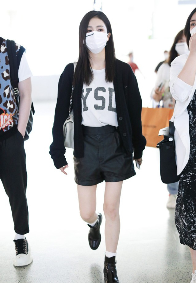 白鹿穿学院百褶裙像“未成年”!轻松打造甜美可爱风