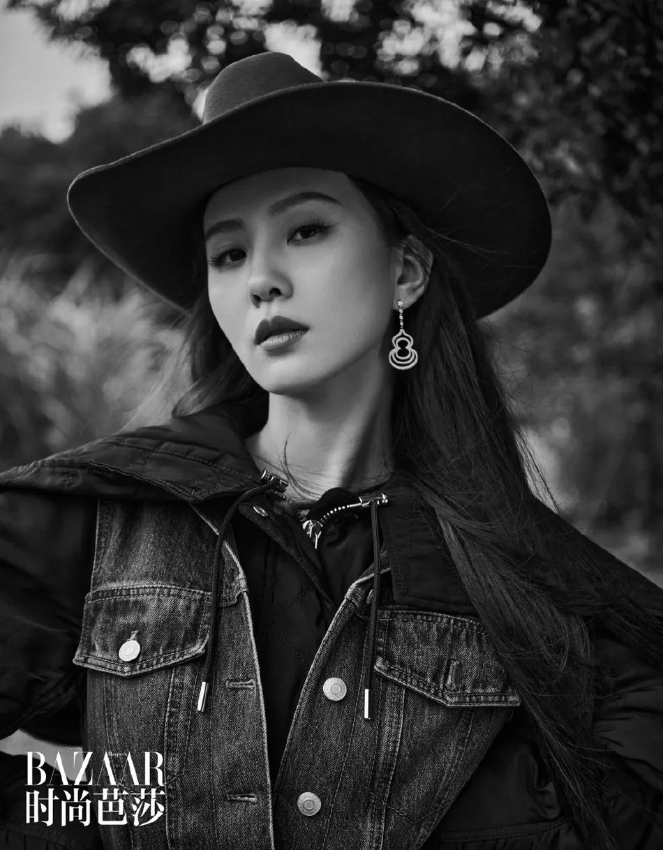 刘诗诗牛仔帽配长裙造型造型惊艳,飒爽柔美好气质!