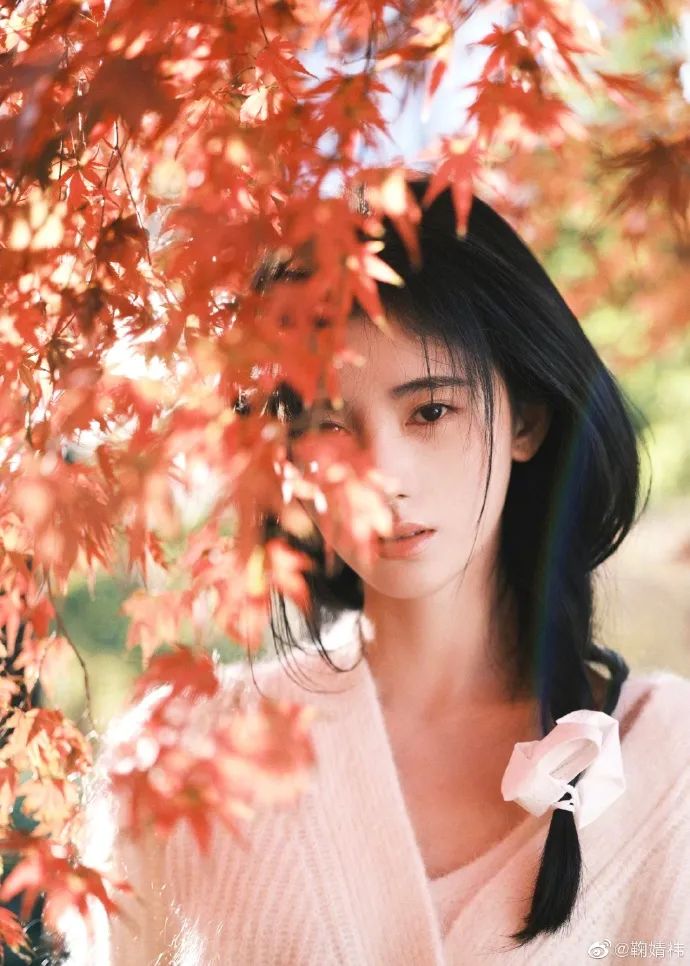 鞠婧祎晒秋日写真超级惊艳！4000年一遇美女美到让人窒息