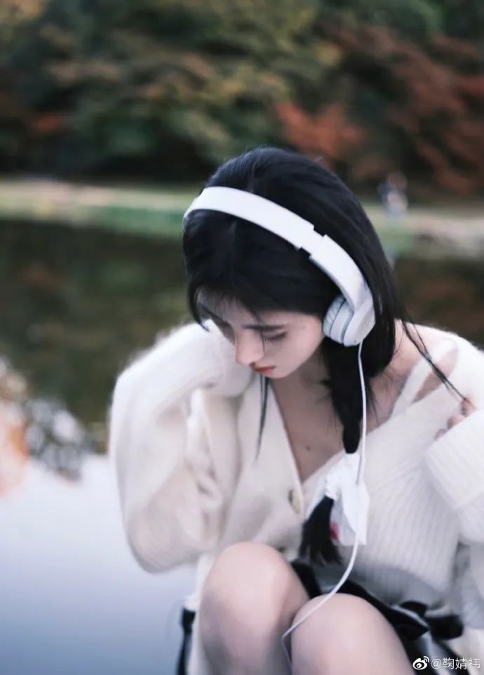 鞠婧祎晒秋日写真超级惊艳！4000年一遇美女美到让人窒息