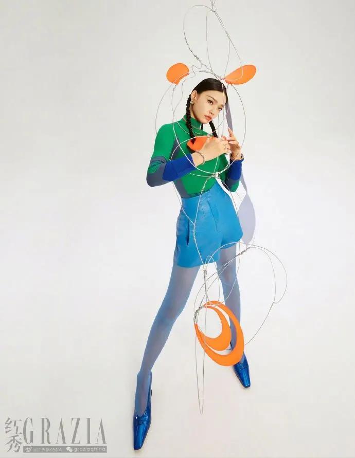 当红女星林允摩登撞色大片超艳丽!性感撩人