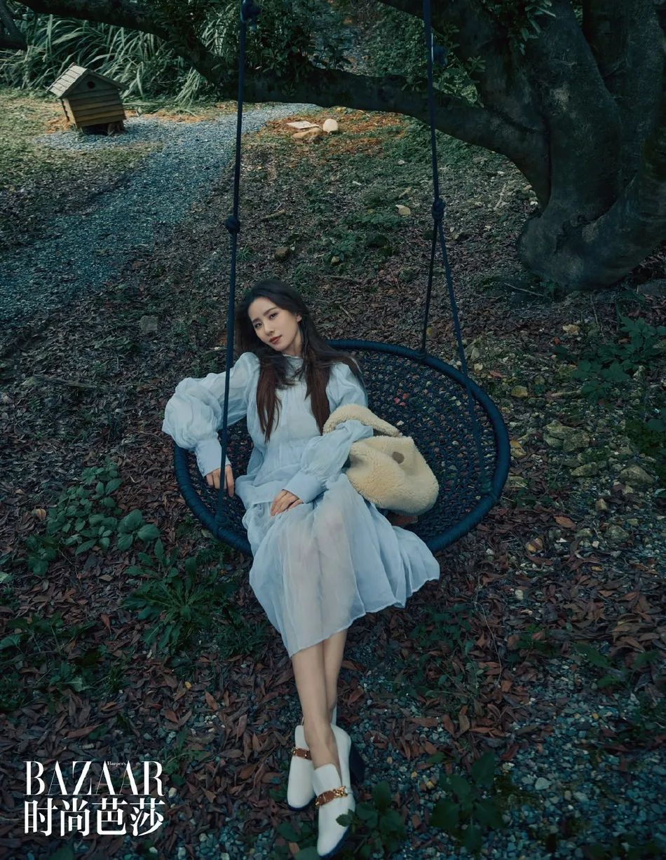 刘诗诗牛仔帽配长裙造型造型惊艳,飒爽柔美好气质!