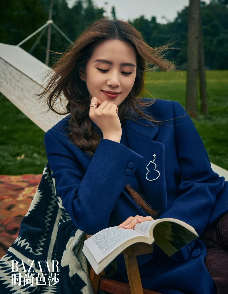 刘诗诗牛仔帽配长裙造型造型惊艳,飒爽柔美好气质!