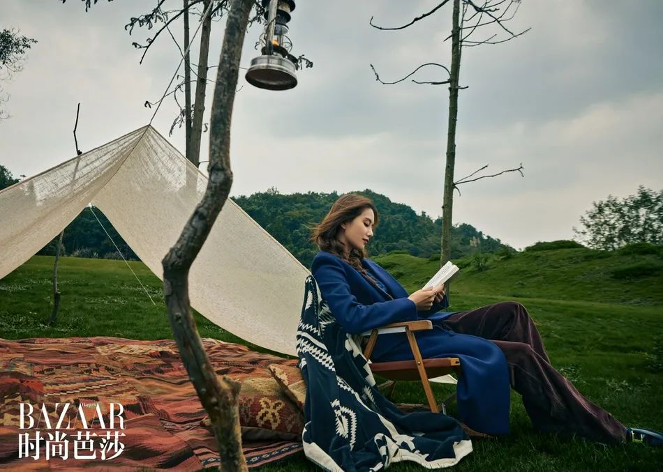 刘诗诗牛仔帽配长裙造型造型惊艳,飒爽柔美好气质!