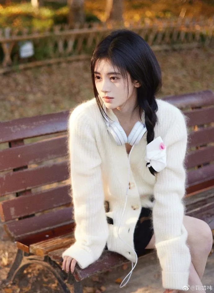 鞠婧祎晒秋日写真超级惊艳！4000年一遇美女美到让人窒息