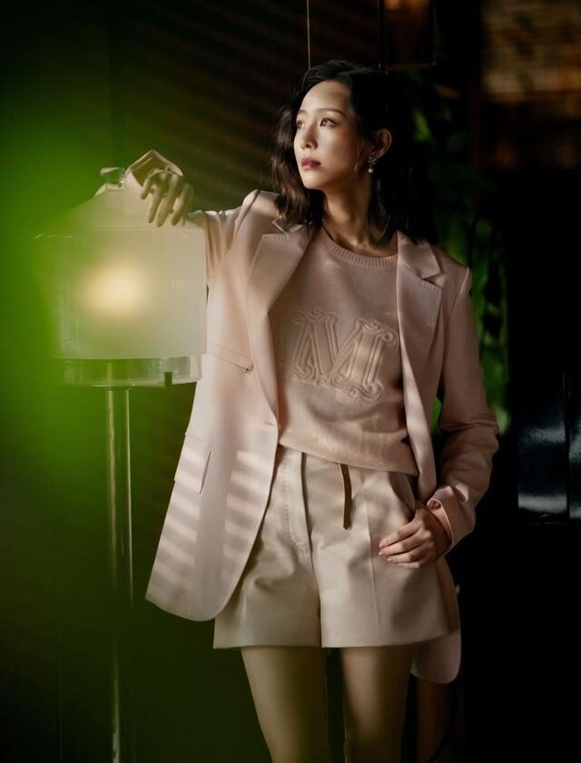 张钧甯穿西装搭配短裤腿长惊艳,配色温柔减龄太有气质