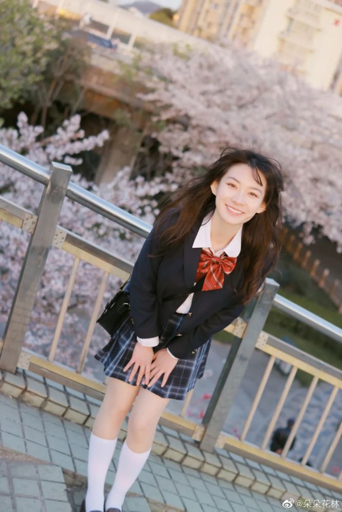 长着一张少女脸的她性格却像糙汉，这反差萌爱了