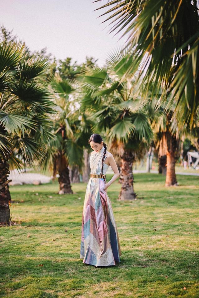 张钧甯穿拼接裙出席电影节，穿出了优雅时尚感