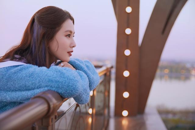 刘诗诗清爽配色打扮温柔有韵味,还是那样有少女感
