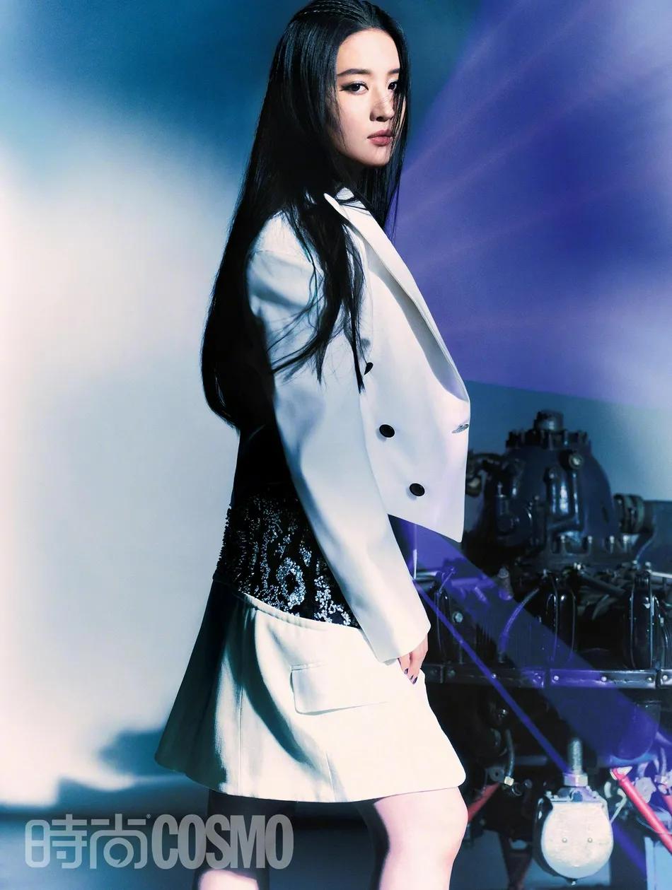 刘亦菲黑白造型酷飒冷艳！冷冽酷美气场爆棚