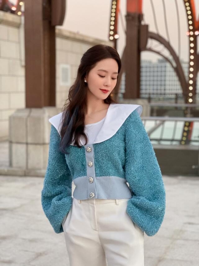 刘诗诗清爽配色打扮温柔有韵味,还是那样有少女感
